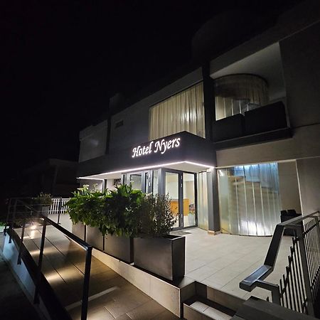 Albergo Nyers เปรูจา ภายนอก รูปภาพ