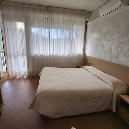 Albergo Nyers เปรูจา ภายนอก รูปภาพ