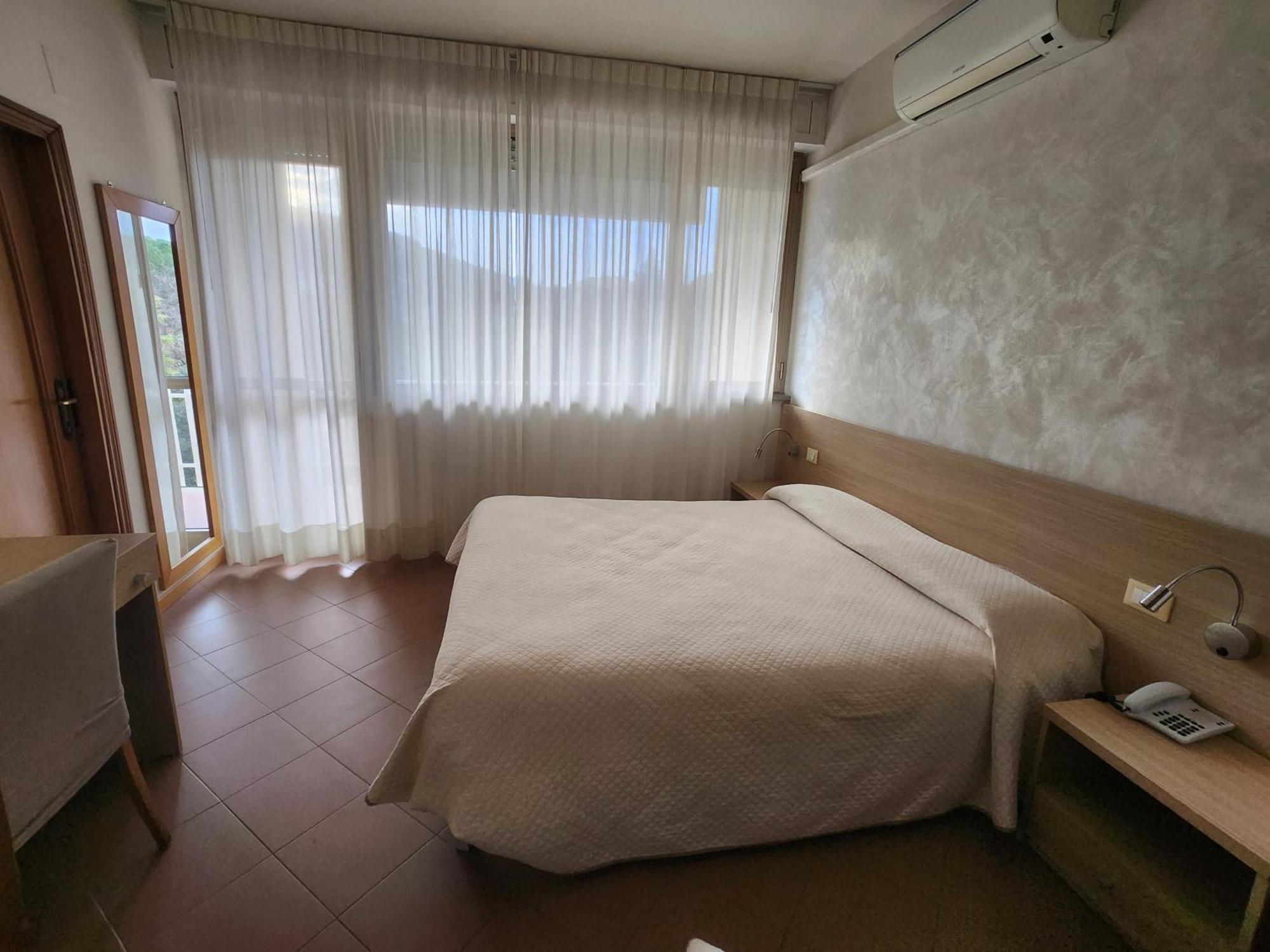 Albergo Nyers เปรูจา ภายนอก รูปภาพ