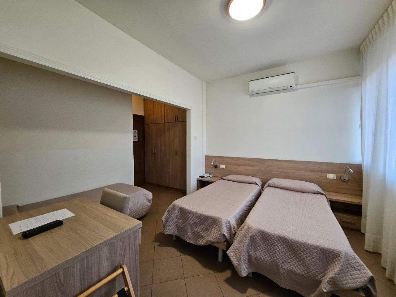 Albergo Nyers เปรูจา ภายนอก รูปภาพ