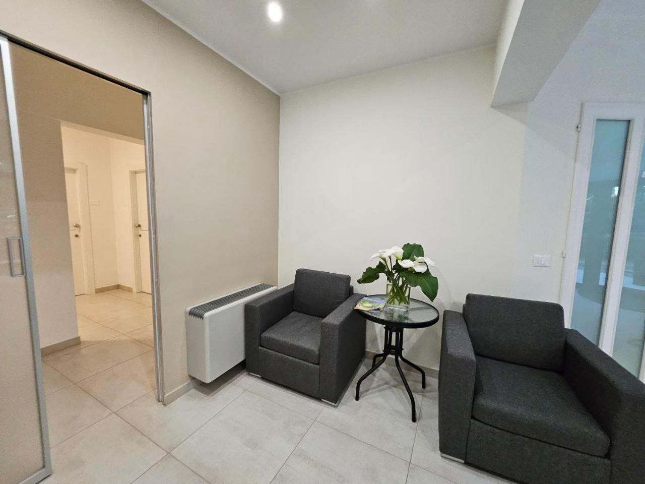 Albergo Nyers เปรูจา ภายนอก รูปภาพ
