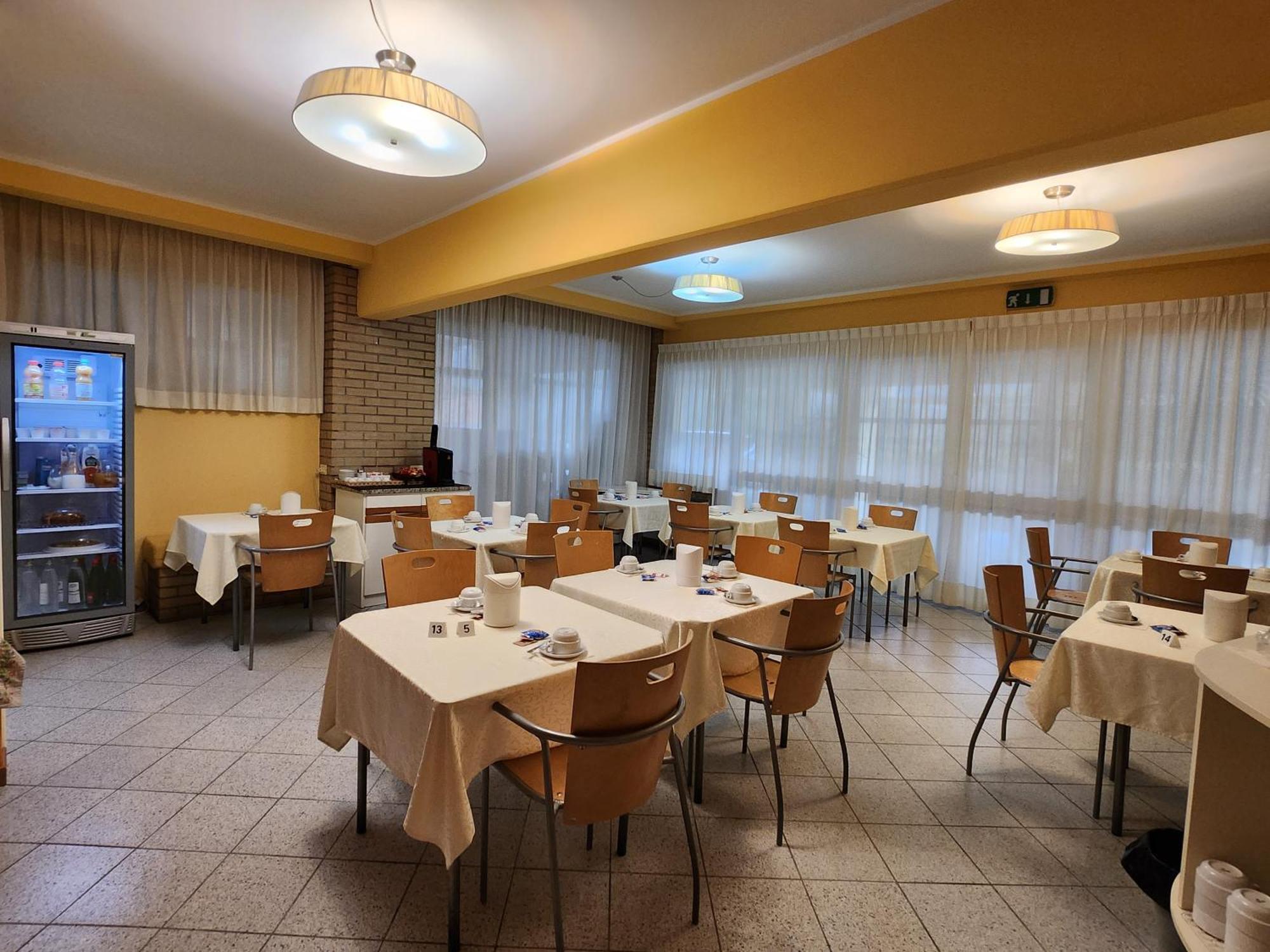 Albergo Nyers เปรูจา ภายนอก รูปภาพ