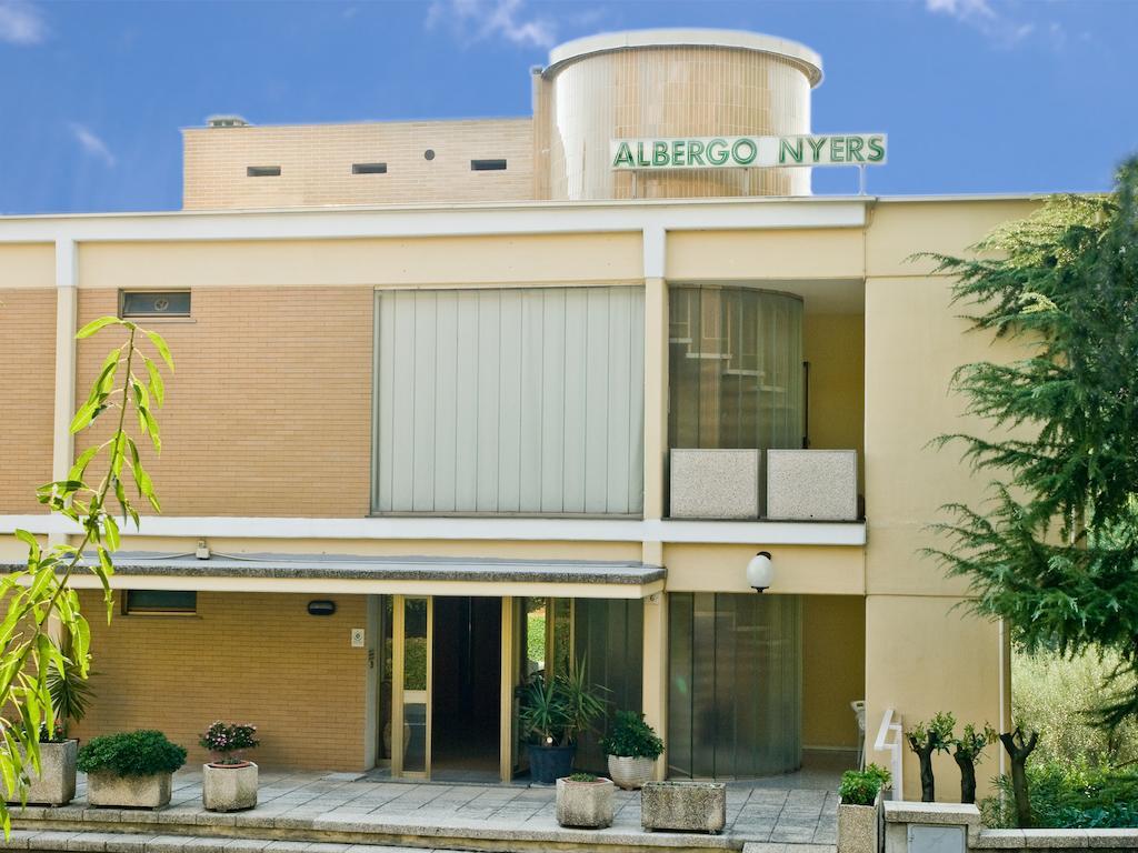 Albergo Nyers เปรูจา ภายนอก รูปภาพ