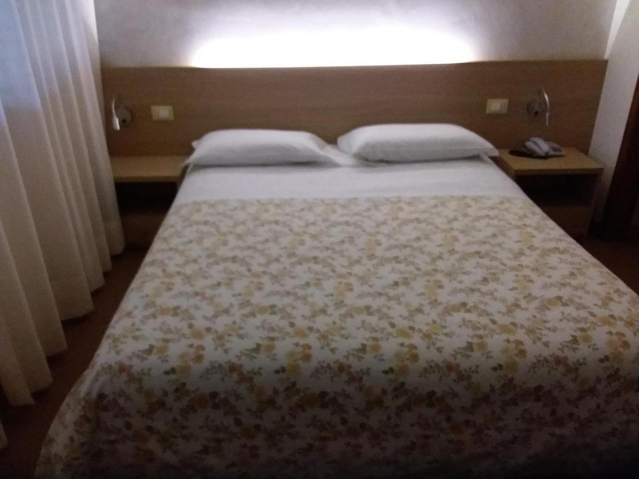 Albergo Nyers เปรูจา ภายนอก รูปภาพ