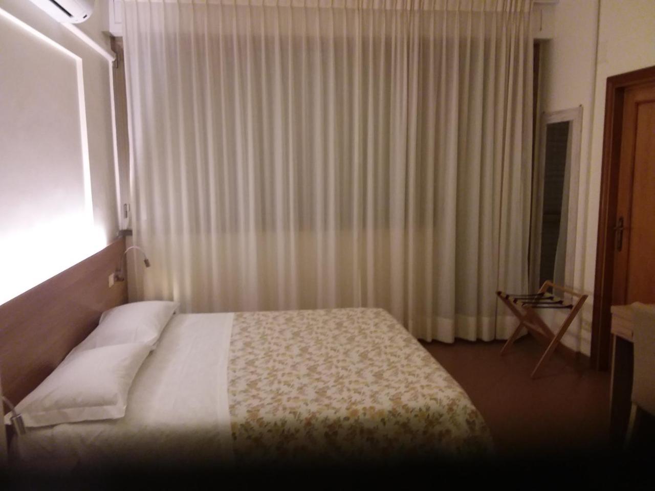 Albergo Nyers เปรูจา ภายนอก รูปภาพ