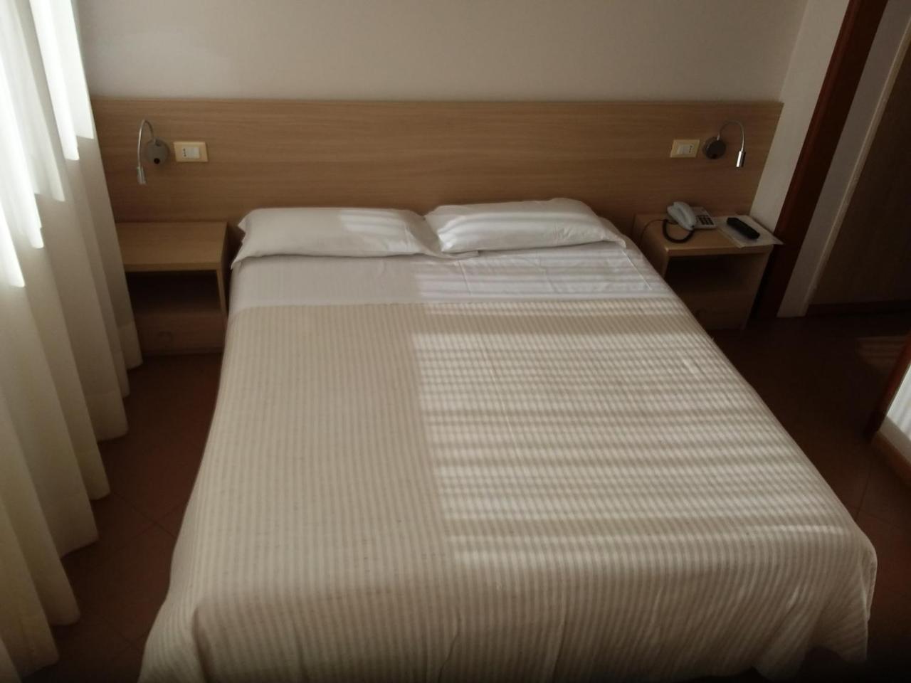 Albergo Nyers เปรูจา ภายนอก รูปภาพ