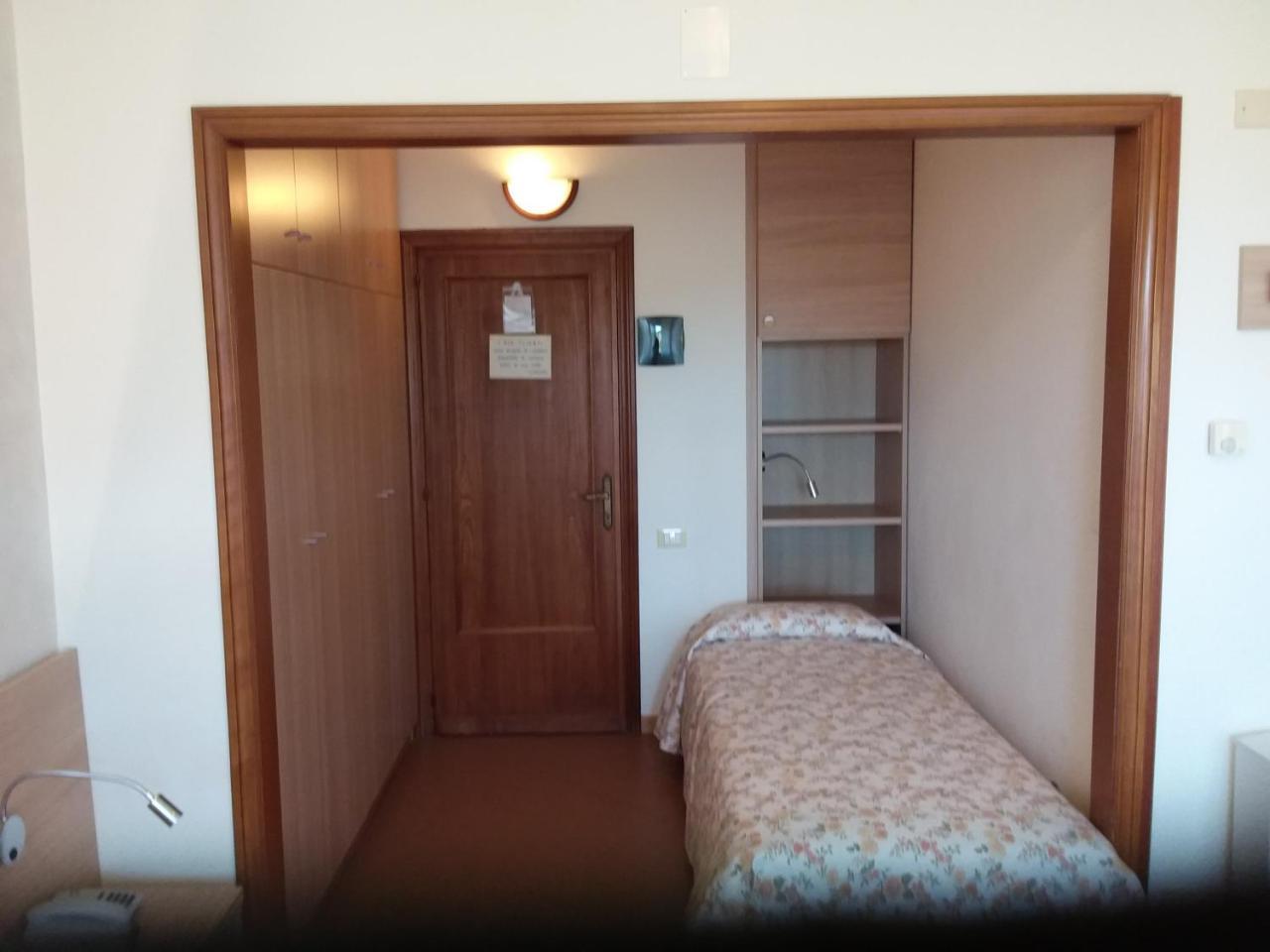 Albergo Nyers เปรูจา ภายนอก รูปภาพ