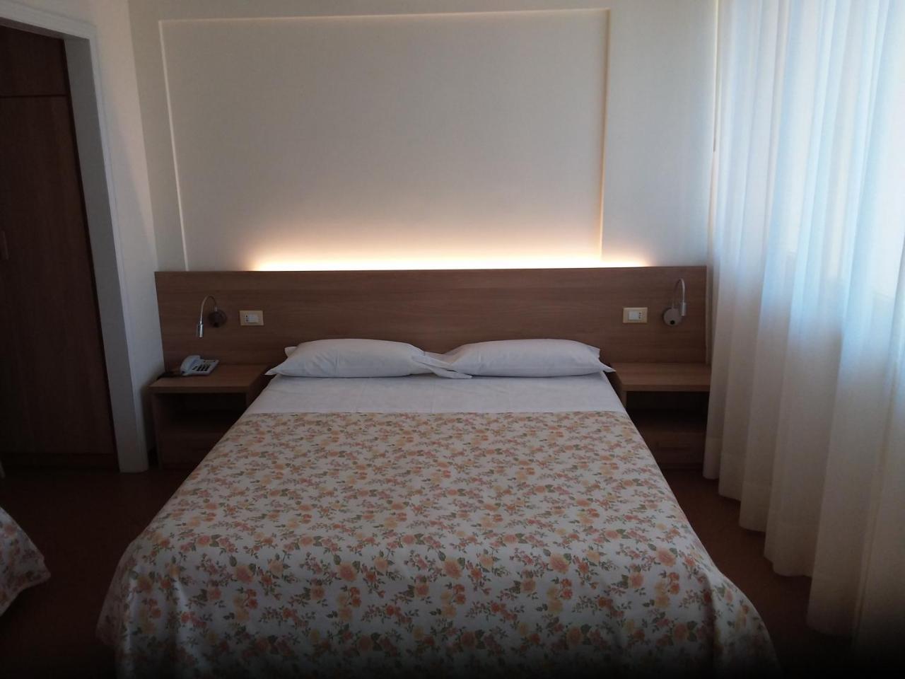 Albergo Nyers เปรูจา ภายนอก รูปภาพ